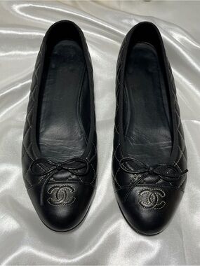 CHANEL Black Quilted Leather Ballet Flats with CC Logo